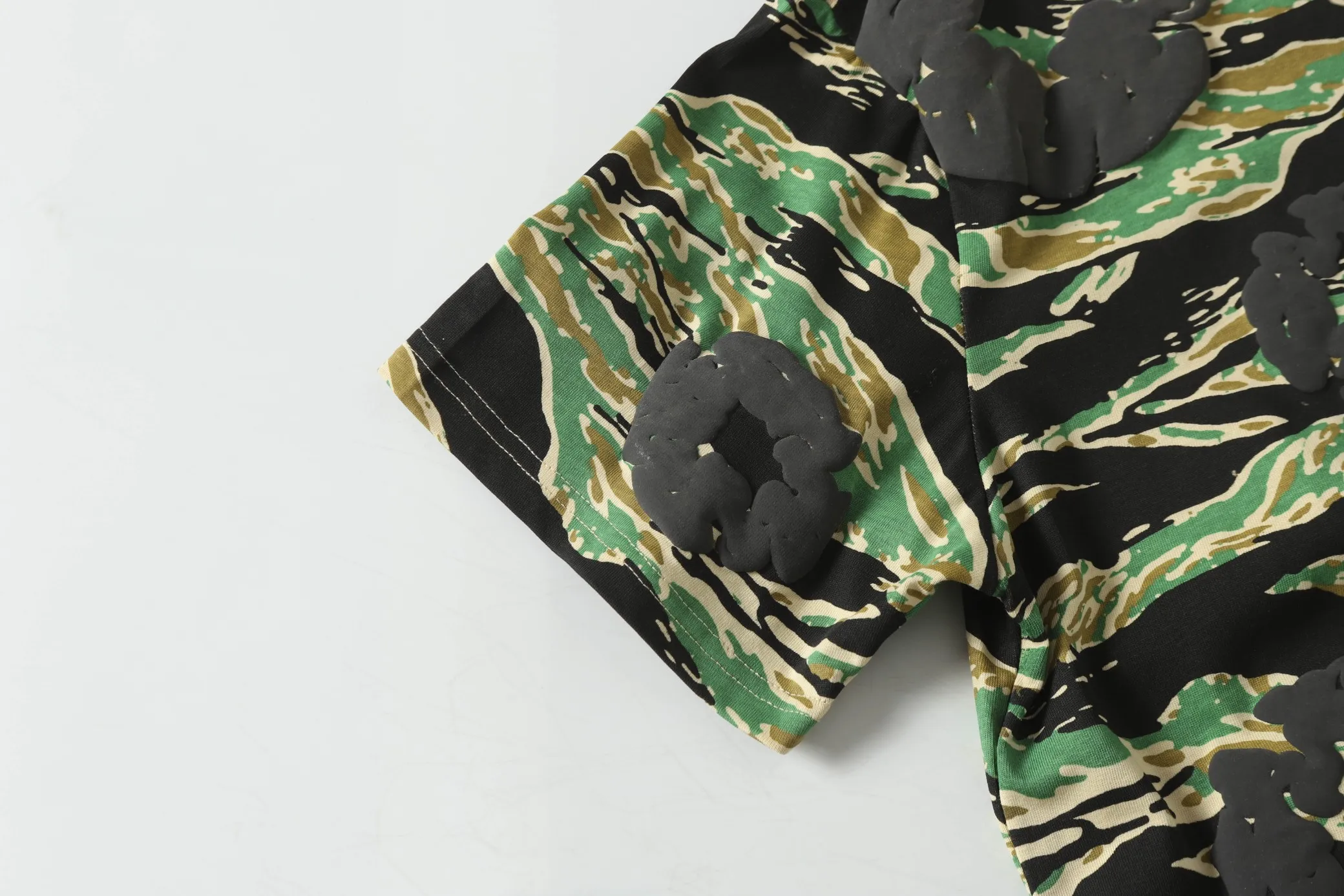 208# DENIM TEARS Kapok European and American trendy brand high quality foam flocking camouflage printed short-sleeved suit Color Camouflage blue Camouflage powder Camouflage gray Camouflage apricot Camouflage green Size S-XL